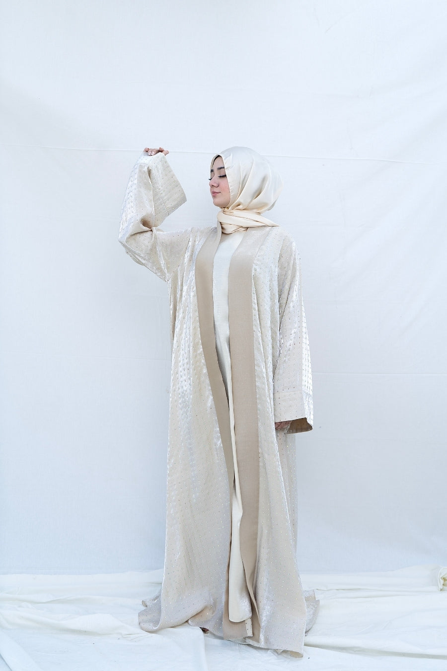 Ivory Luxe Shimmer Abaya